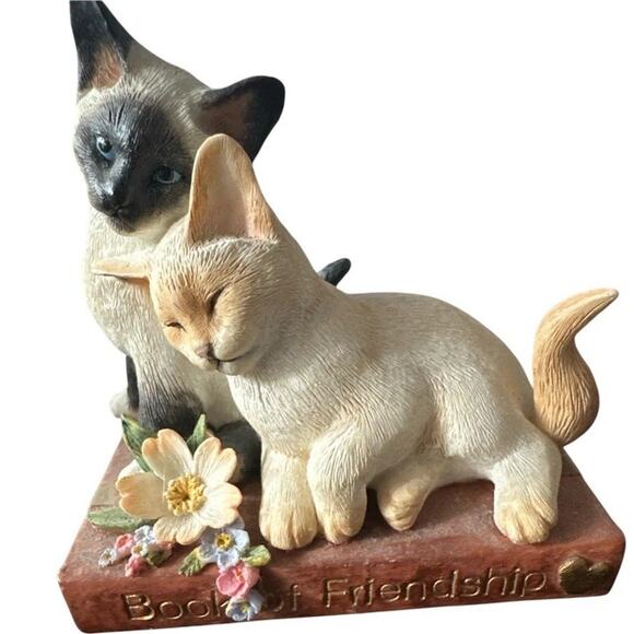 A Country Artist Kitten Tales Book of Friendship Cat Figurine CA04664 - Picture 2 of 9